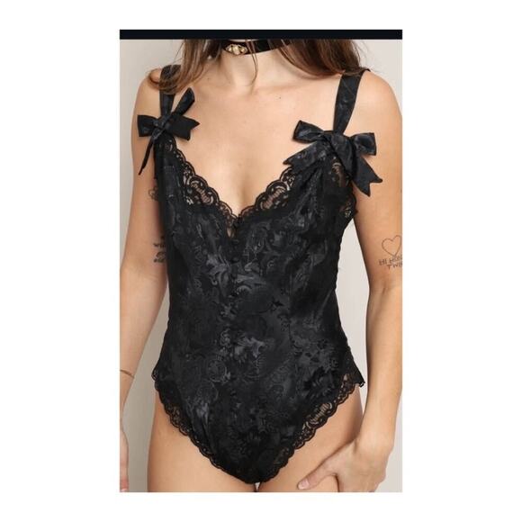 Victoria's Secret Vintage Gold Label Lingerie Lace Teddy Onesie Black Medium - Picture 1 of 10